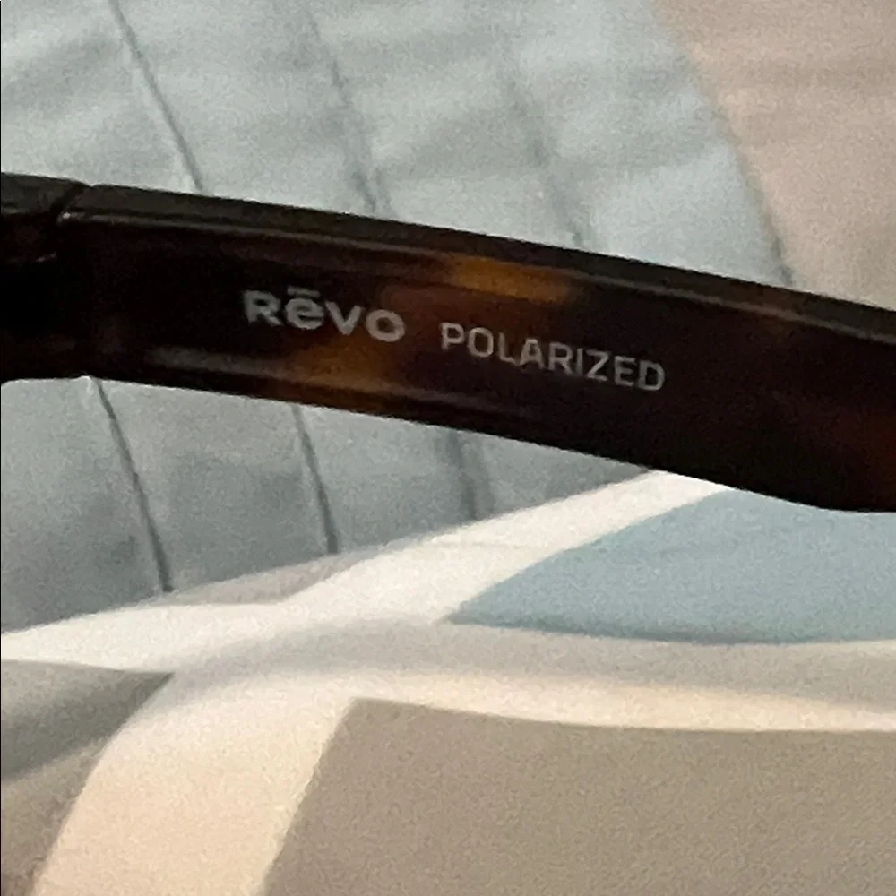Revo “frames” - Picture 9 of 9
